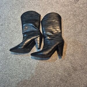 Chic Black Croc-Embossed Heeled Boots